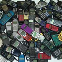 Eski cep telefonlarını çöpe atmayın
