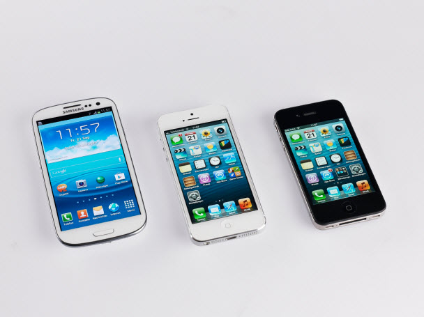 Samsung Galaxy S3, iPhone 5 ve iPhone 4S yan yana