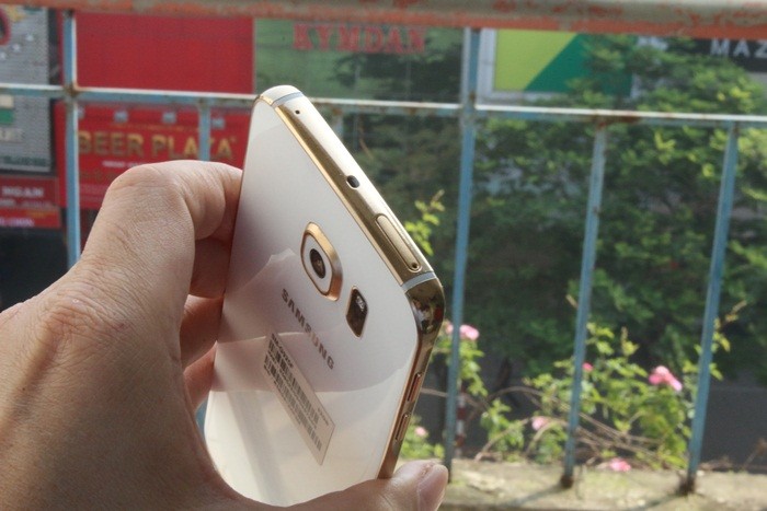 Altın kaplama Galaxy S6'dan 3 kare daha!