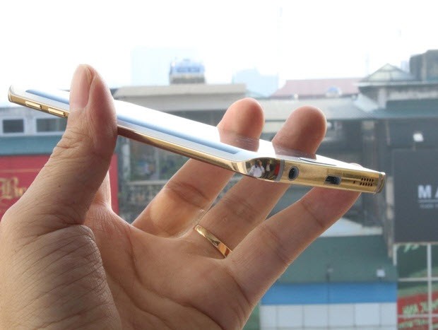 24 ayar altın kaplama Galaxy S6!