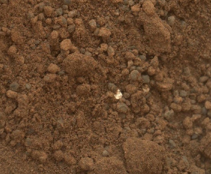 Mars yüzeyindeki parlak cisim