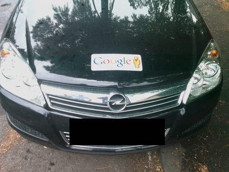 Google'ın Street View aracından çok özel kareler