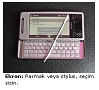 <strong>X1 ve Nokia N95 yan yana: </strong>Boyut olarak neredeyse hiç fark yok.