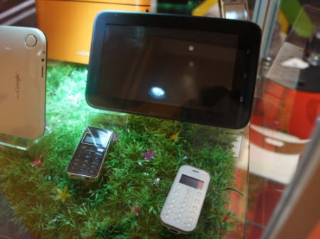 Bluetooth telefonu, ZTE tabletler ve ISatPhone Pro