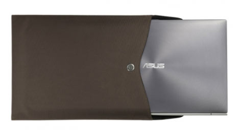 Arkadan ışıklandırmalı klavye ve XL touchpad