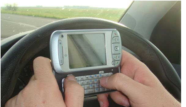 Sürüş sırasında telefonunuzla oynuyorsunuz