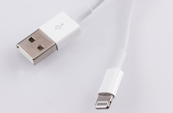 Kutudan çıkan Lightning kablosu...