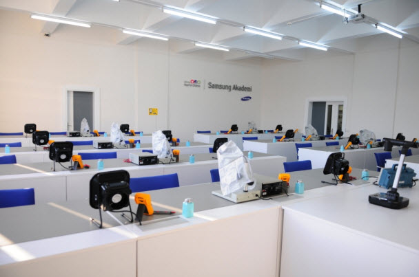 Eğitim, bir öğretim yılı boyunca devam ediyor