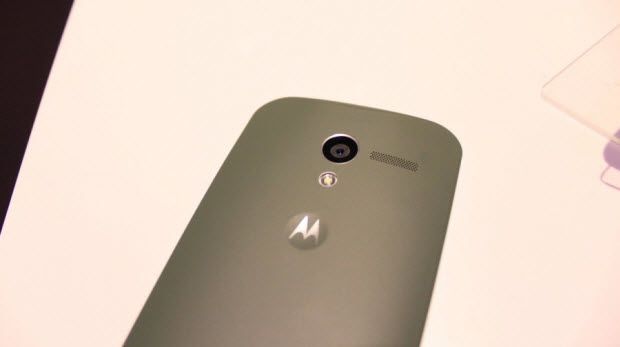 Samsung Galaxy S4 ve Motorola Moto X yan yana