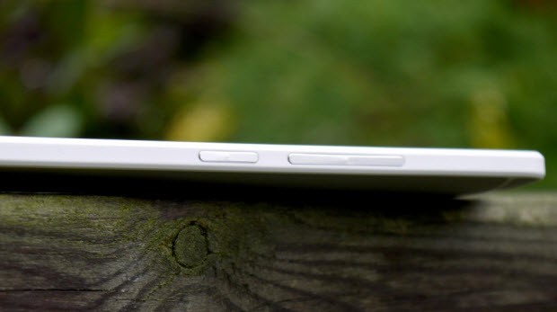 5.9 inç'lik HTC One Max'i test ettik!