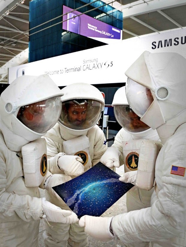 Samsung'un terminaline astronot gönderdi!