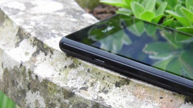 Sony Xperia M2 detaylı testte!