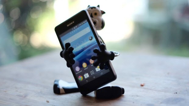 Uygun fiyatlı Sony Xperia E1'i test ettik!