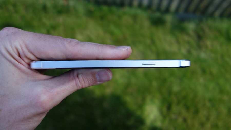 Metal kenarlı Samsung Galaxy Alpha testte!