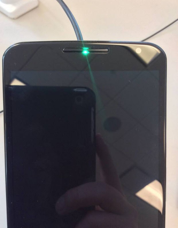 Nexus 6'da LED uyarığı ışığı varmış!