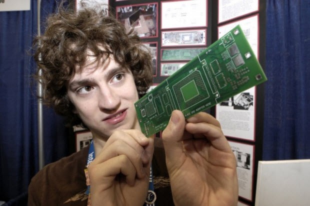 2010: George Hotz, PlayStation'ını hack'ledi