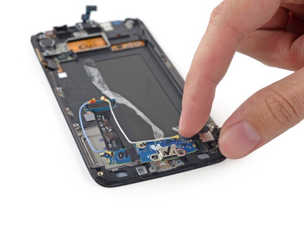Galaxy S6 Edge, iFixIt'in eline geçti ve...