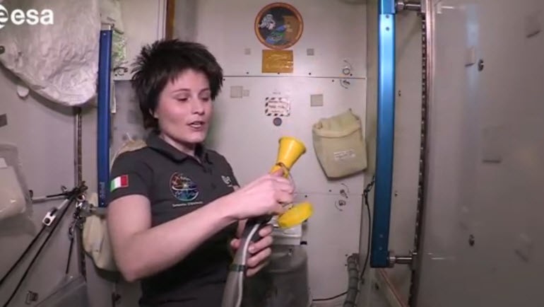 ISS'nin merak edilen tuvaletinden kareler!