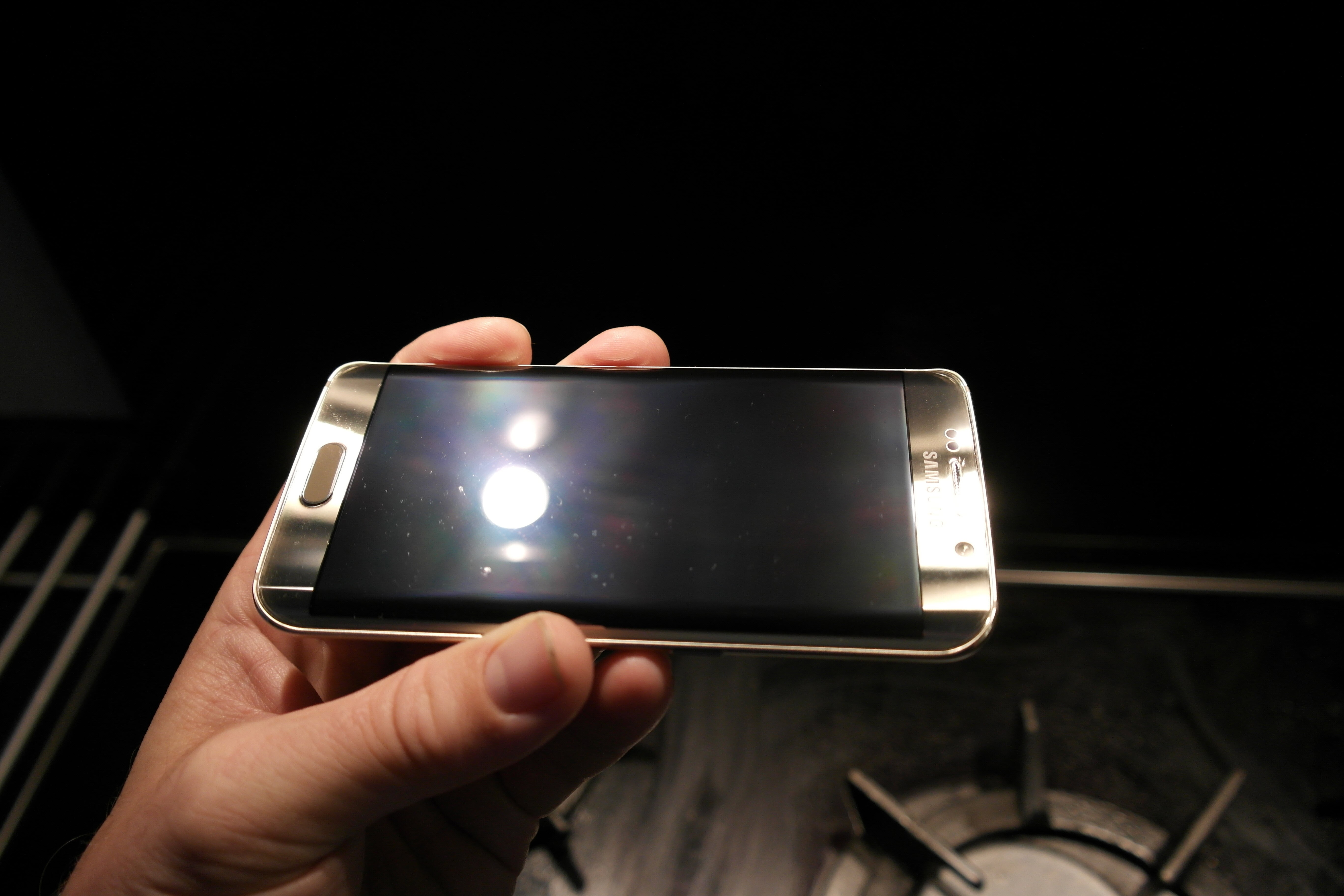 Clear View kılıf, Galaxy S6'yı çiziyor!