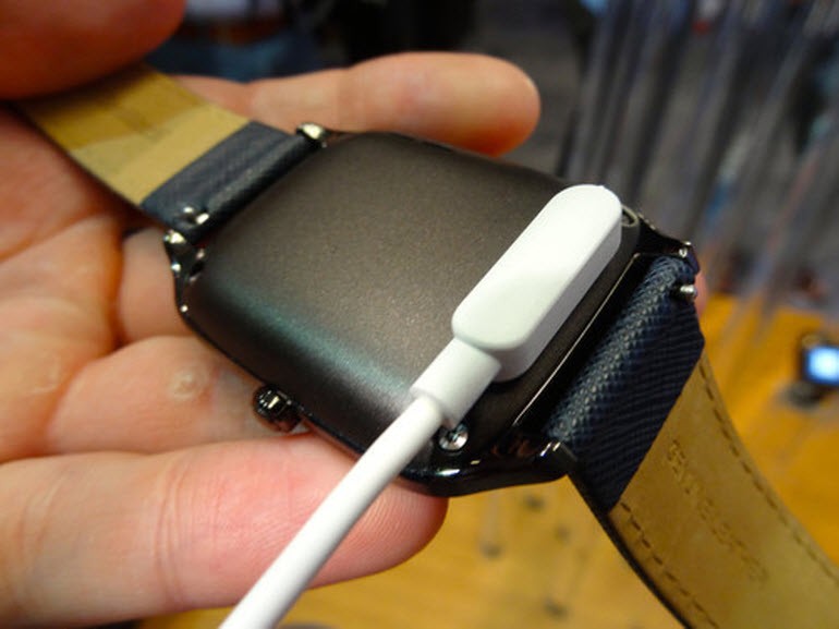 Pili dört gün dayanan ZenWatch 2 geliyor!