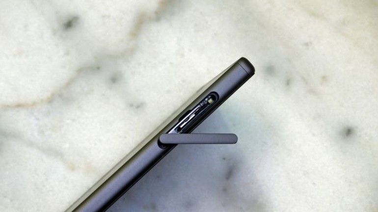 Başarılı pil performansı, parmak izi sensörü