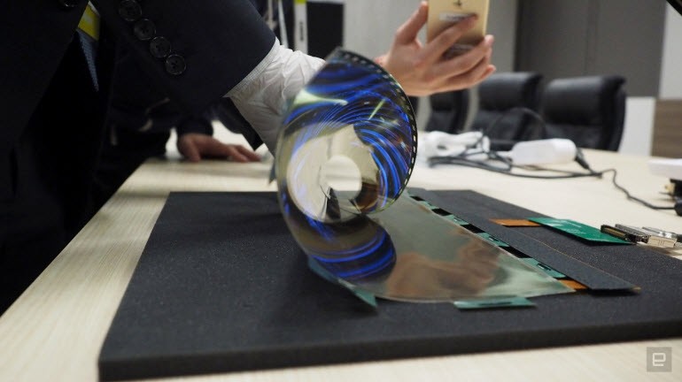LG'nin büyüleyen kıvrılabilen OLED ekranı!