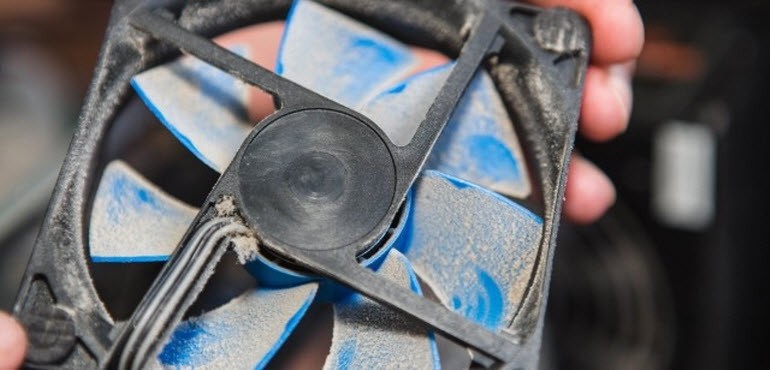 Monitör ve diğer bileşenlerin temizliği