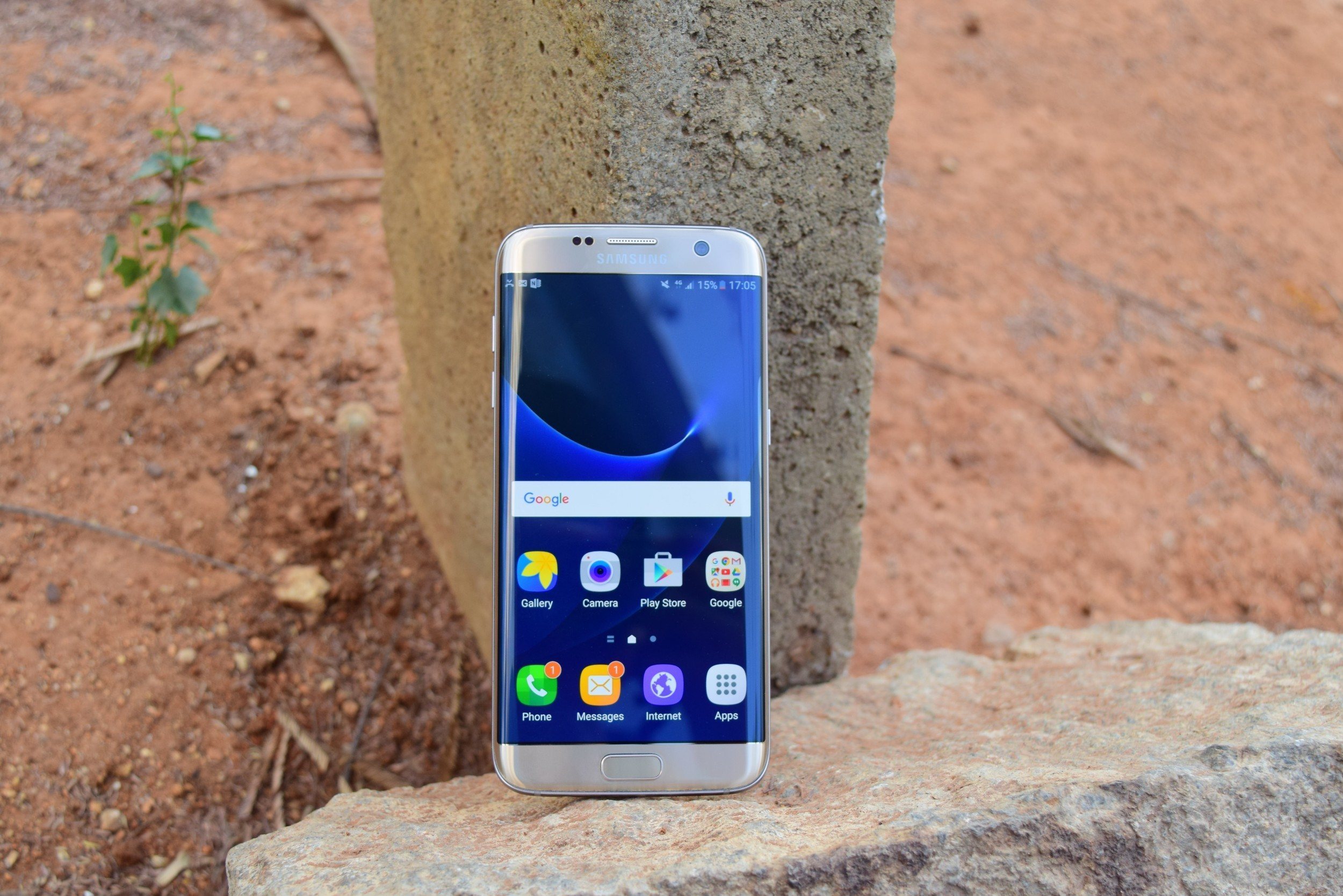 1. Samsung Galaxy S7 Edge