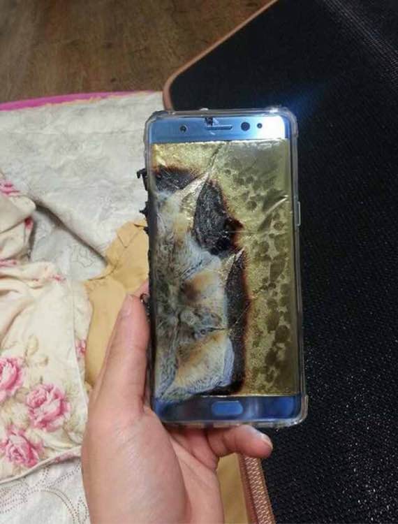Galaxy Note 7 şarj olurken patladı!