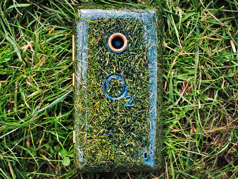Taze kesilmiş çimden üretilen O2 Recycle telefonu...