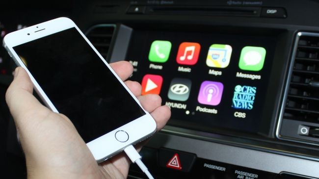 Android Auto - Apple CarPlay kıyaslaması