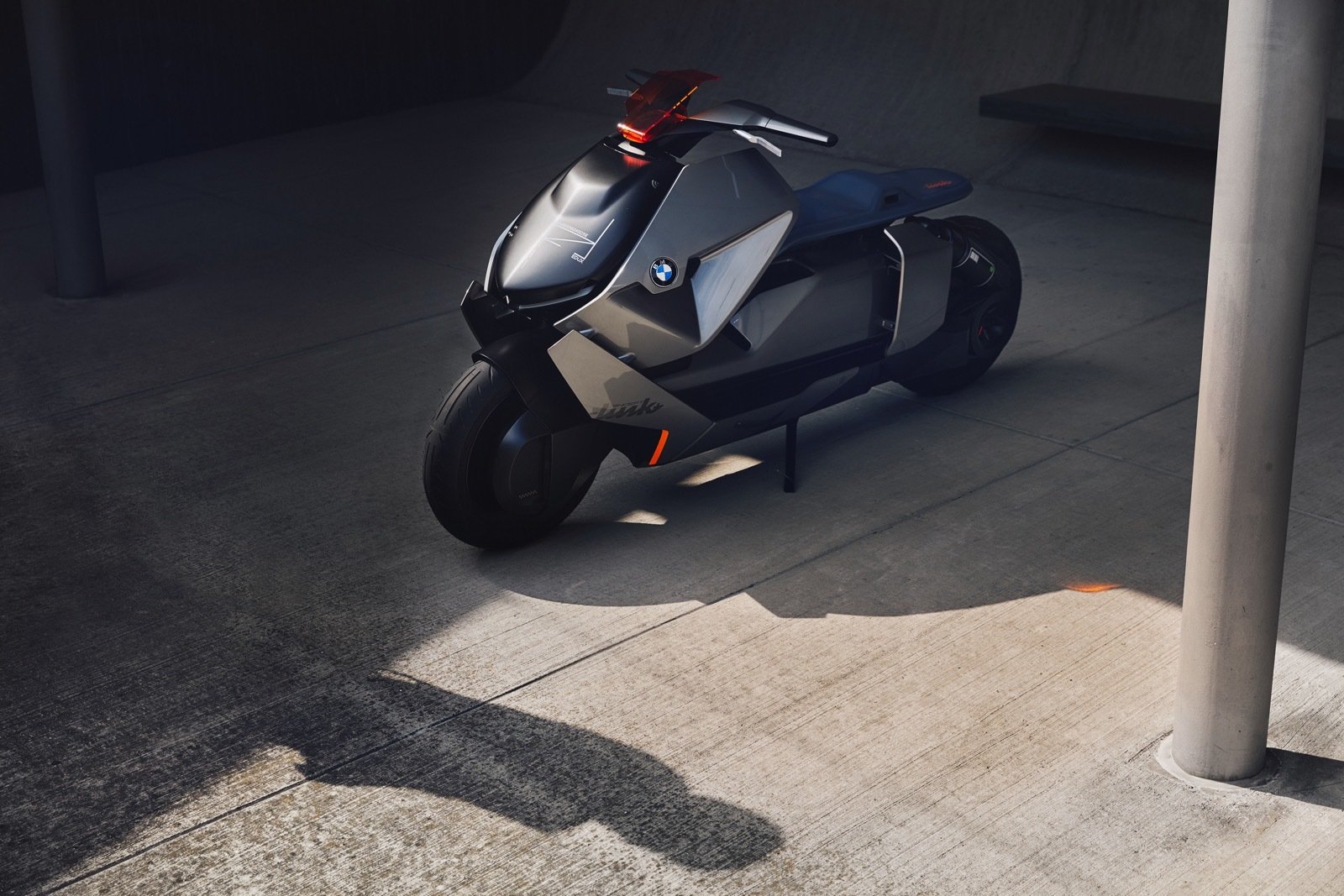BMW'den Fütüristik Teknolojilere Sahip Motosiklet