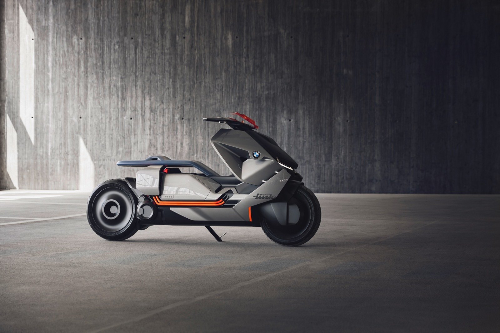 BMW'den Fütüristik Teknolojilere Sahip Motosiklet