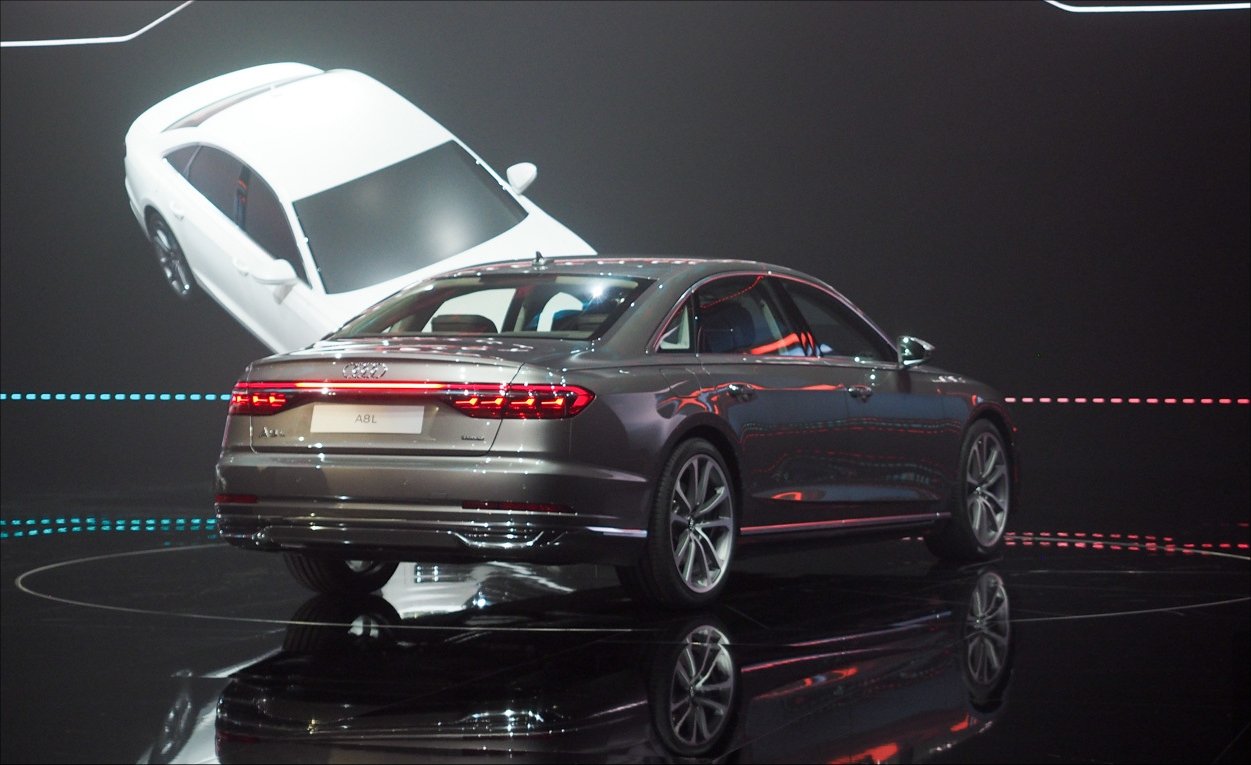 Audi, Yarı-Otonom A8 Aracını Tanıttı!