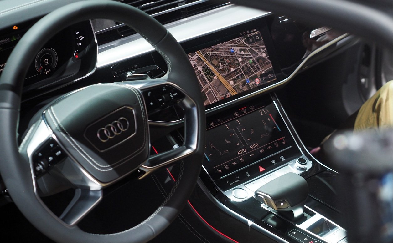 Audi, Yarı-Otonom A8 Aracını Tanıttı!