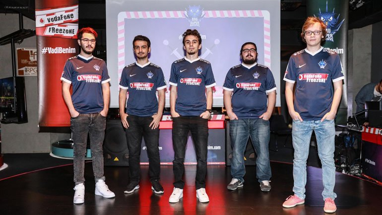 FreeZone'lular, SuperMassive'den Koçluk Aldı!