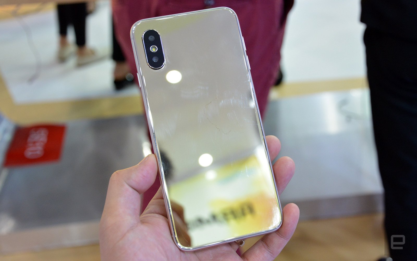 Sahte iPhone X'in Ön Kamera Çıkıntısı da Sahte