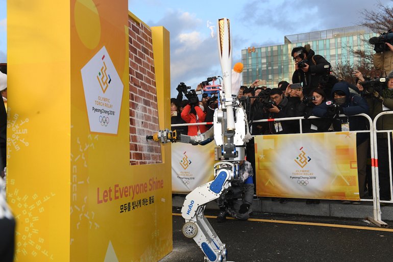 Olimpiyat Meşalesi Robot HUBO'nun 