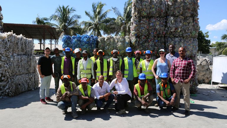 Geri Dönüştürülen Plastik Şişelerden Kartuş Üretti