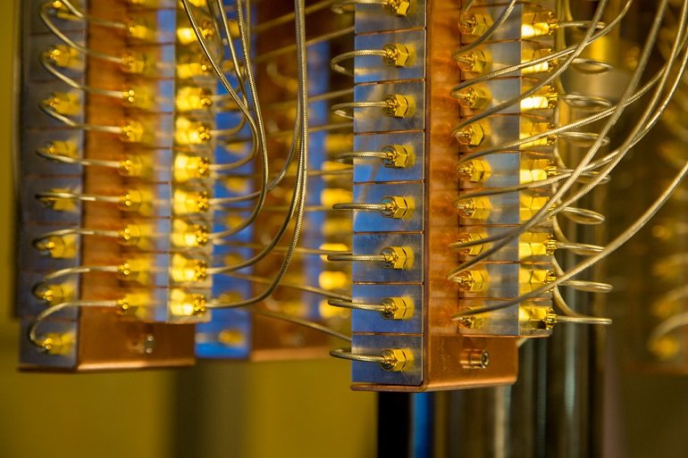 50-qubit Kuantum Bilgisayar Böyle Görünüyor