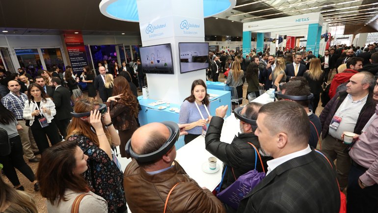 Microsoft, Teknoloji Zirvesi'nde Geleceği Parlattı