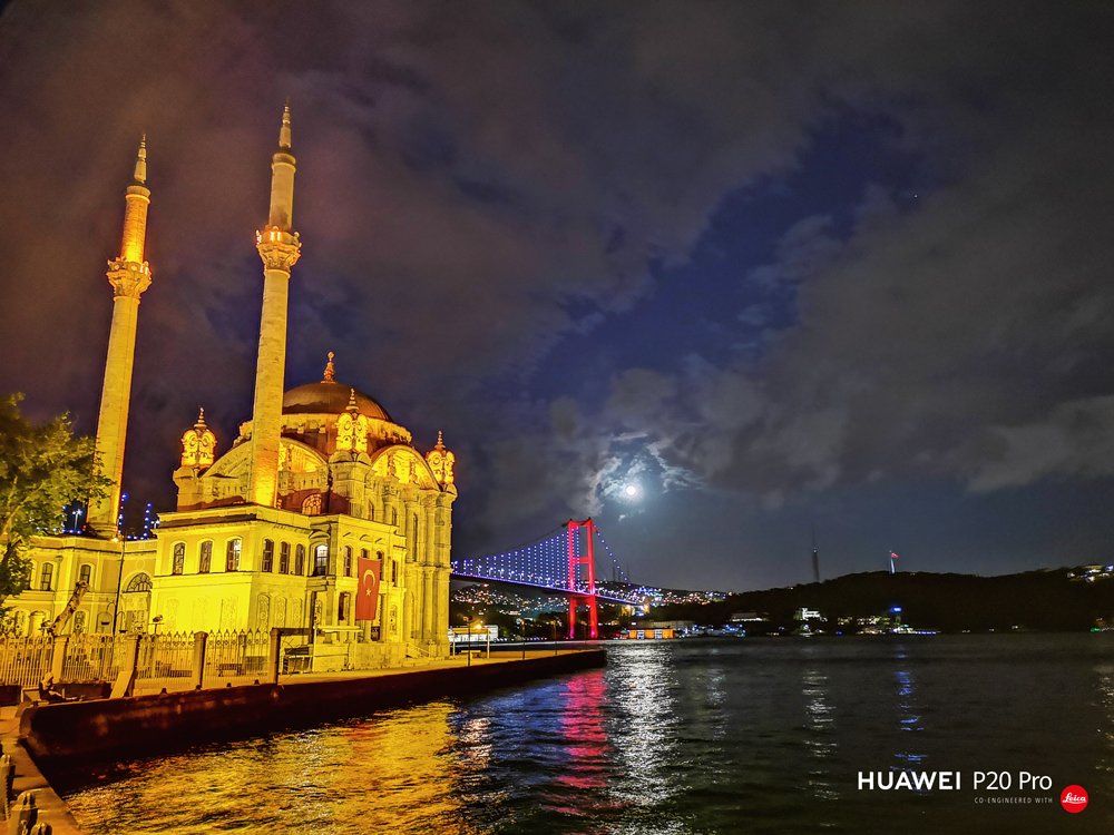 İstanbul'un Büyüleyici Gece Yansıması