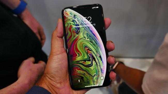 Ekran: iPhone XS Max vs iPhone 8 Plus