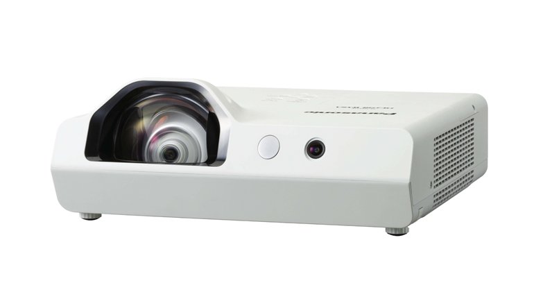 Panasonic'ten Yeni Lambalı Projektör Serisi