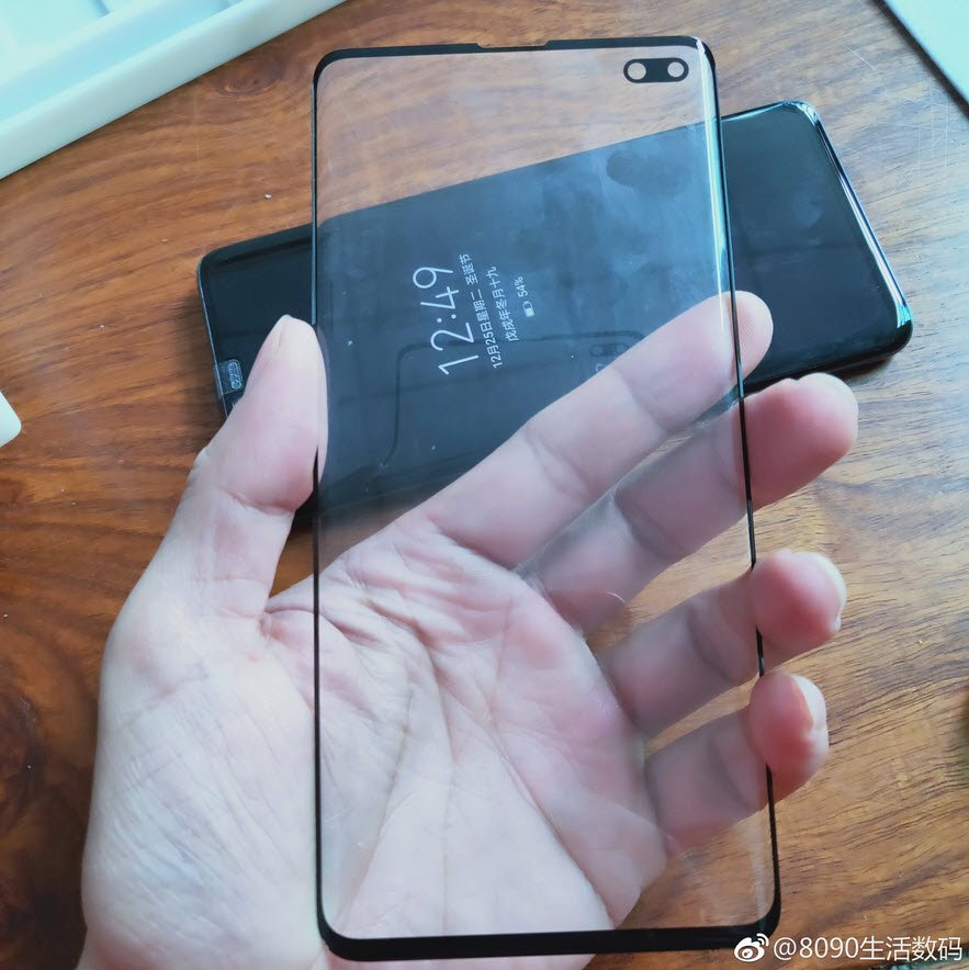 Galaxy S10'un Ön Kamera Yuvası Parlayabilir!