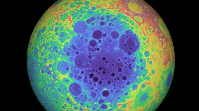 Neden Ay'ın Karanlık Yüzü?