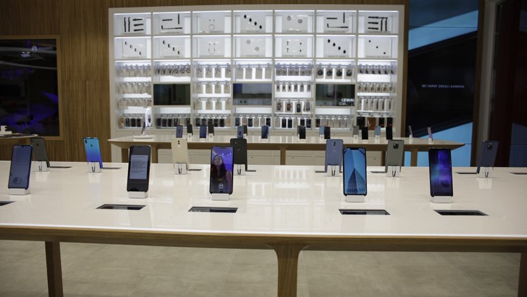 HUAWEI'nin İlk Deneyim Mağazası İzmir'de Açıldı