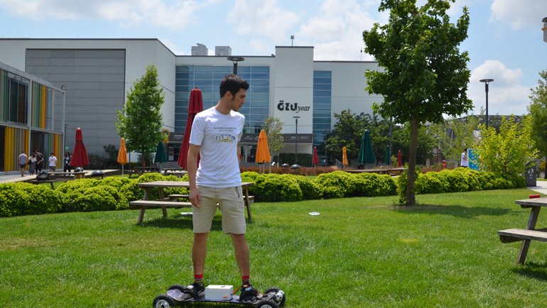 Üniversite Öğrencisi Elektrikli Kaykay Üretti