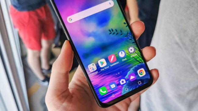 Kılıfla Çift Ekranlı Olan LG G8X ThinQ Tanıtıldı