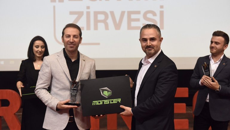 Öğretmenlere Monster Notebook Özel Ödülü